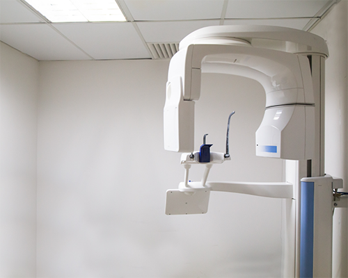 Ct cone beam scanner against a wall