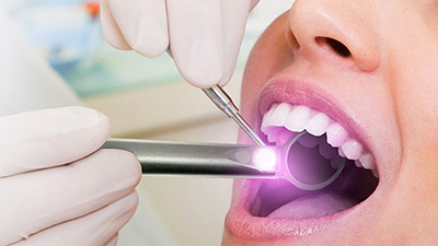 Patient receiving oral cancer screening