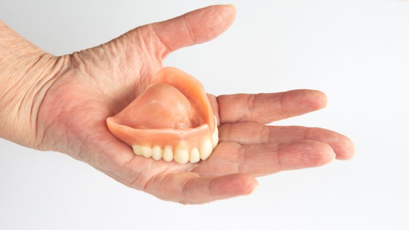 Holding dentures